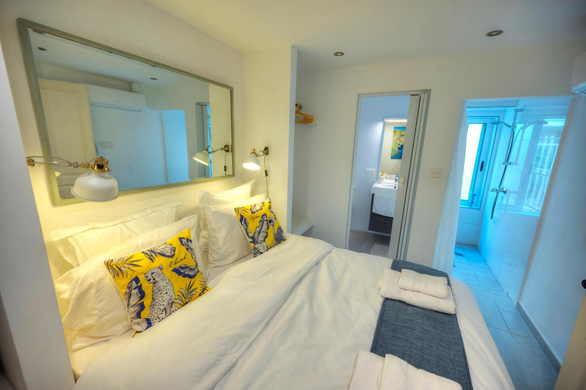 Seaview Sliema 30 Seconds To High Street & Ferry, 2X Double En-Suite Bedrooms, Modern Whole Traditional Townhouse, Kitchen, Living Area, & Roof Terrace Eksteriør billede