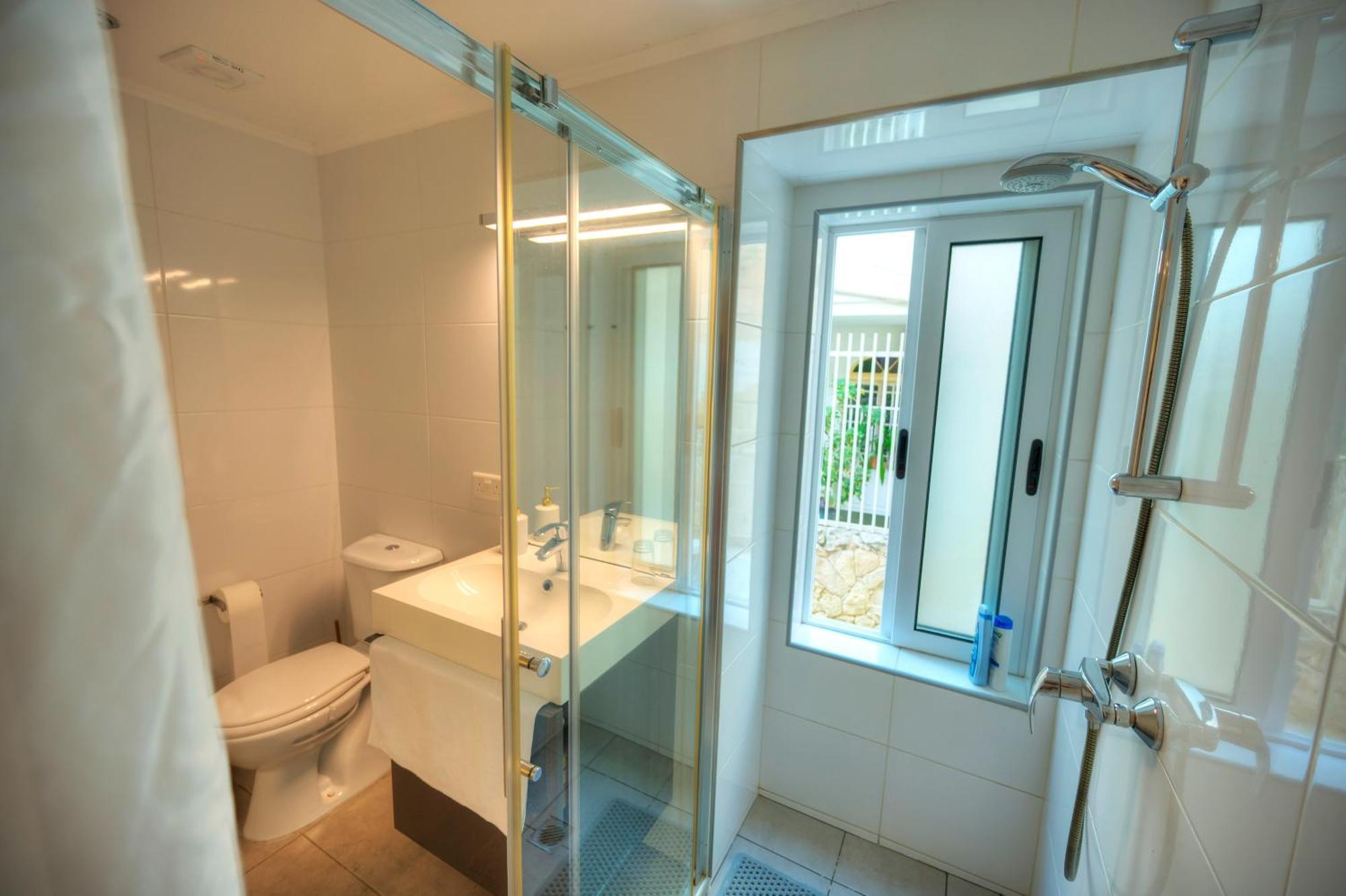Seaview Sliema 30 Seconds To High Street & Ferry, 2X Double En-Suite Bedrooms, Modern Whole Traditional Townhouse, Kitchen, Living Area, & Roof Terrace Eksteriør billede