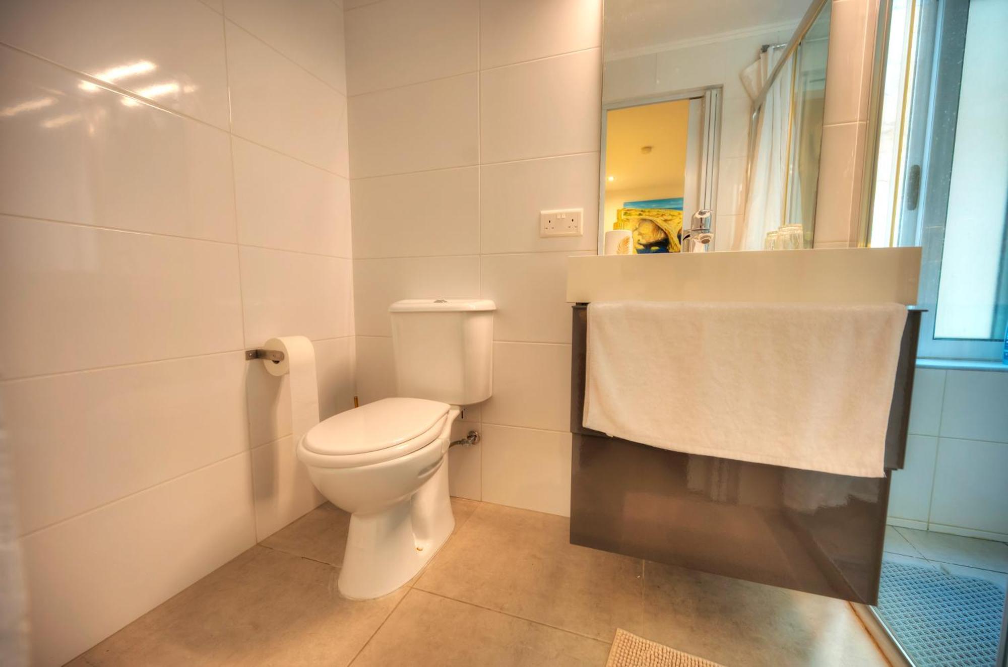 Seaview Sliema 30 Seconds To High Street & Ferry, 2X Double En-Suite Bedrooms, Modern Whole Traditional Townhouse, Kitchen, Living Area, & Roof Terrace Eksteriør billede