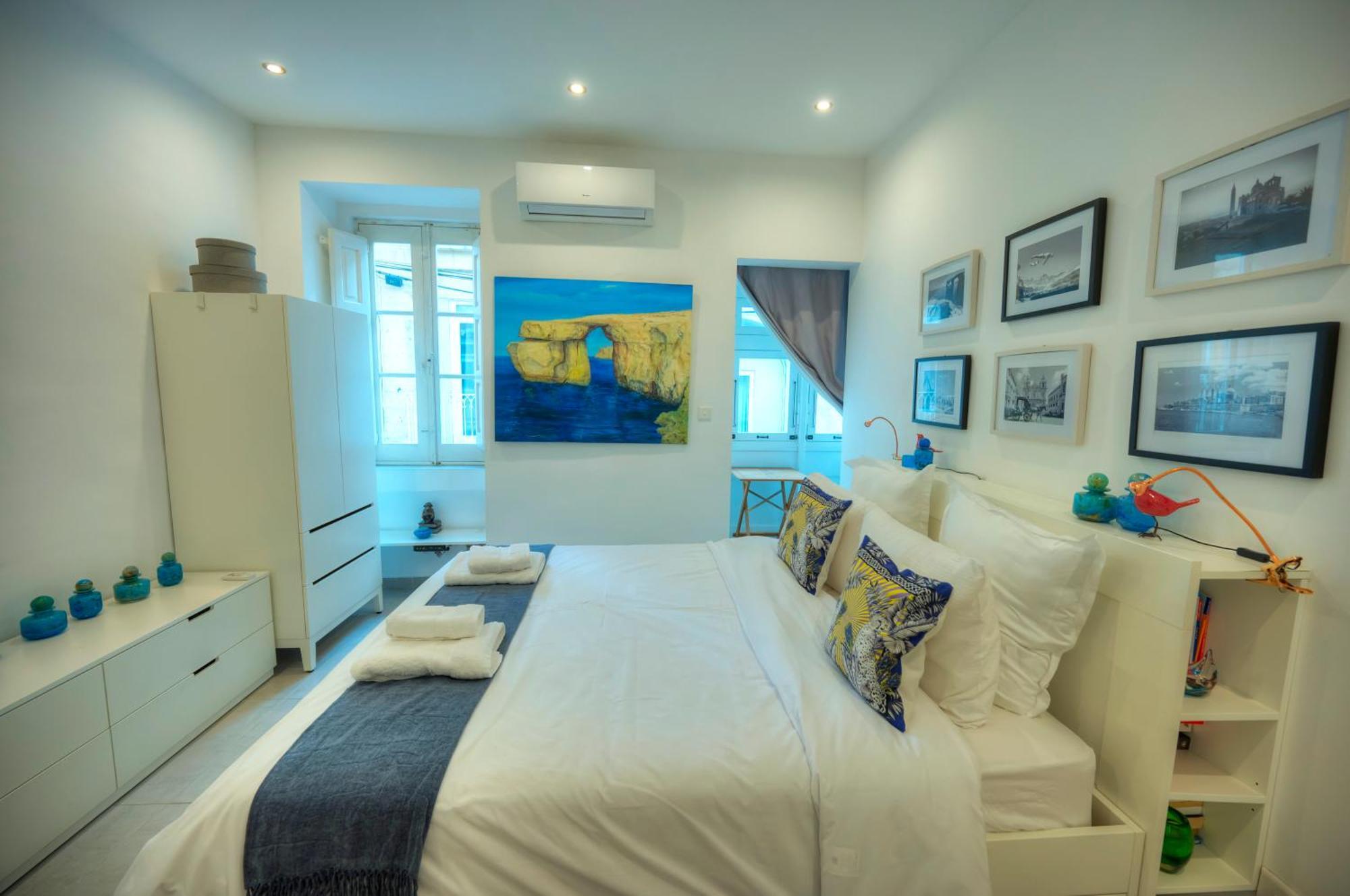 Seaview Sliema 30 Seconds To High Street & Ferry, 2X Double En-Suite Bedrooms, Modern Whole Traditional Townhouse, Kitchen, Living Area, & Roof Terrace Eksteriør billede